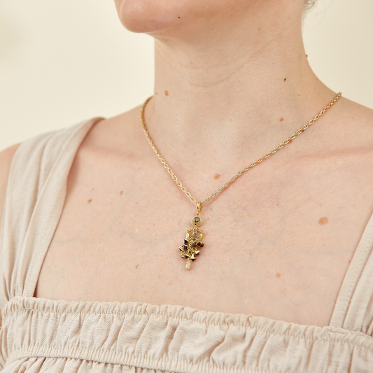 18 Kt Yellow Gold Necklace with champagne – like Diamond & Garnet drops