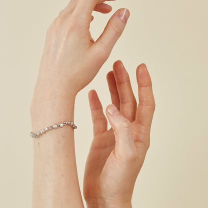 14Kt White Gold Diamond [approximately 1.43cts] Swirl Bracelet