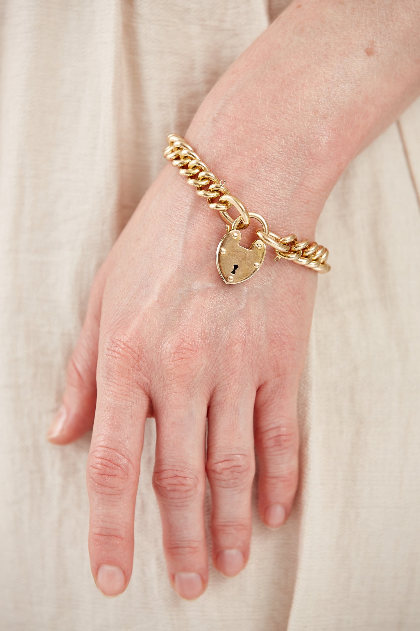 A timeless 9ct gold curb chain bracelet, finished with a vintage-inspired heart padlock clasp. Classic, symbolic, and forever loved.
